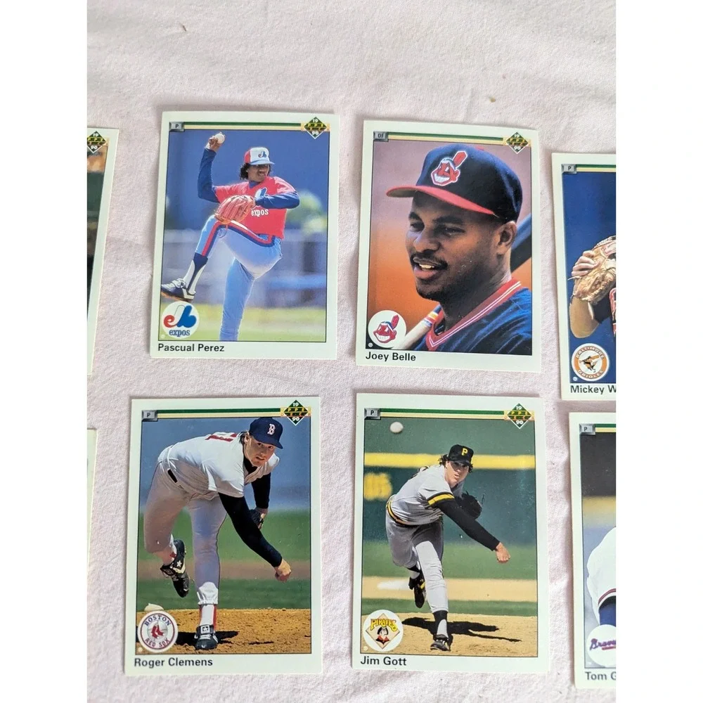 VTG 1990‎ 92 Baseball card lot Johnny Bench Sammy Sosa Greg Maddux Pascual Perez